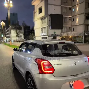 Suzuki Swift 2021 Silver