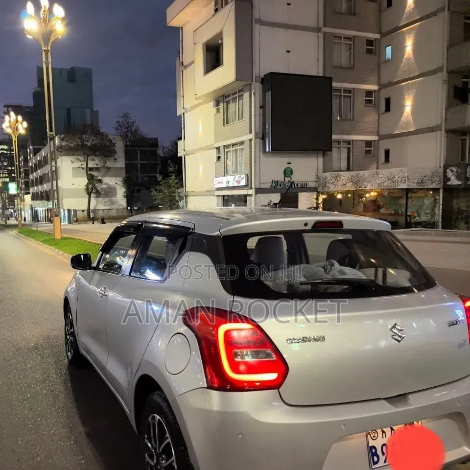 Suzuki Swift 2021 Silver