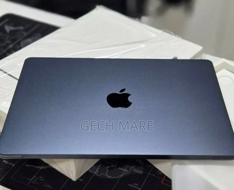 New Laptop Apple MacBook Air 2022 M2 8GB Intel SSD 256GB