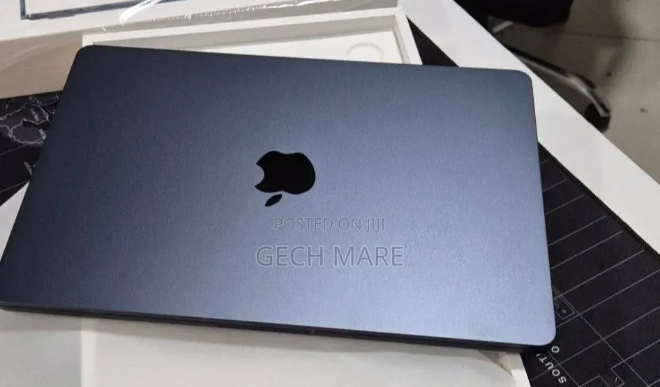New Laptop Apple MacBook Air 2022 M2 8GB Intel SSD 256GB