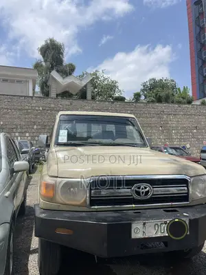 Toyota Land Cruiser 2012 Off white