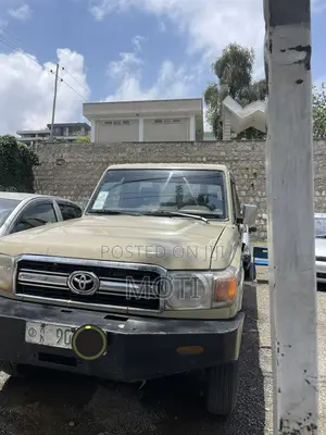 Toyota Land Cruiser 2012 Off white