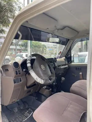 Toyota Land Cruiser 2012 Off white