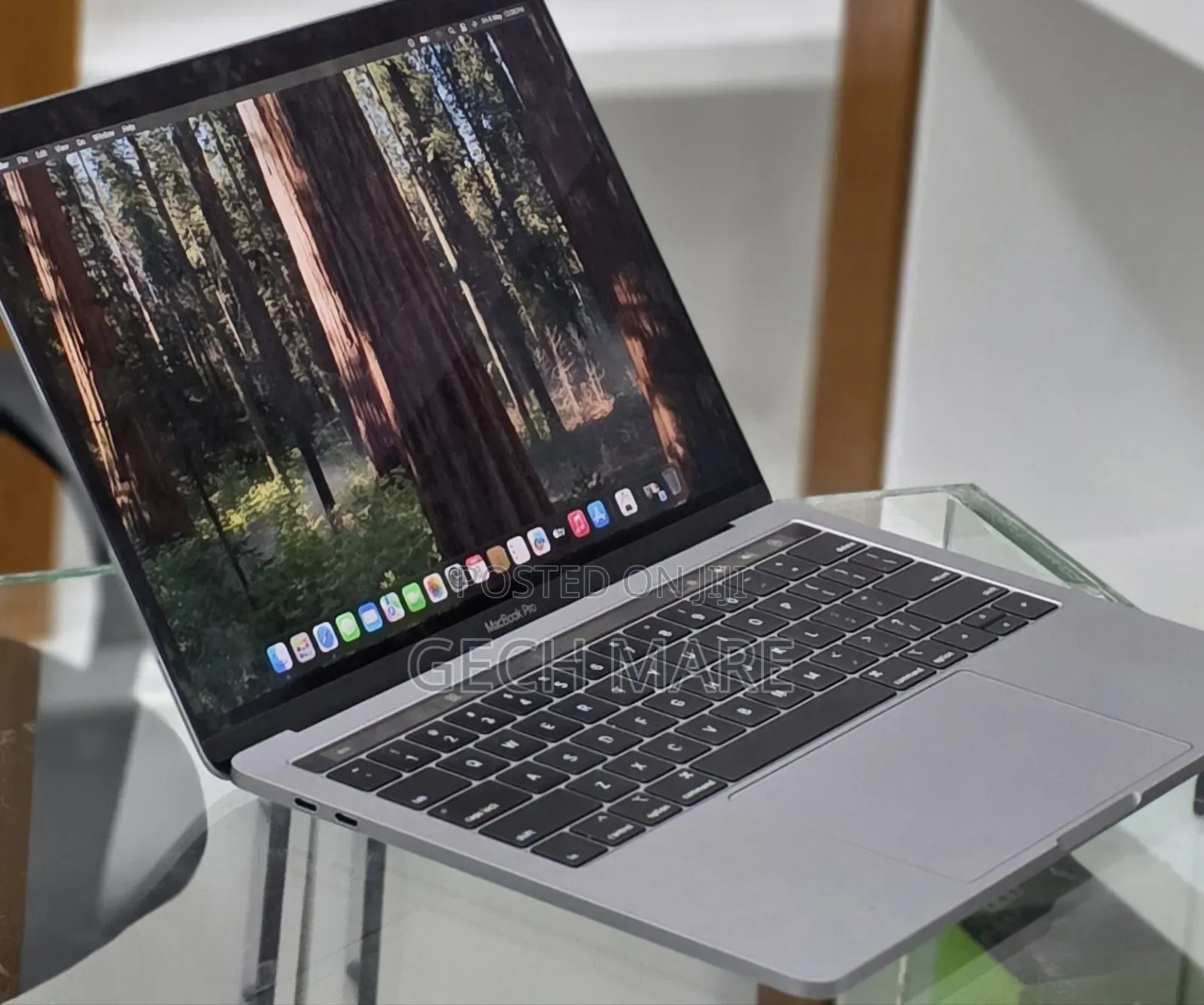 New Laptop Apple MacBook 2019 16GB Intel Core i7 SSD 256GB