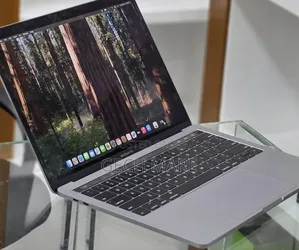 New Laptop Apple MacBook 2019 16GB Intel Core i7 SSD 256GB