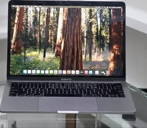 New Laptop Apple MacBook 2019 16GB Intel Core i7 SSD 256GB