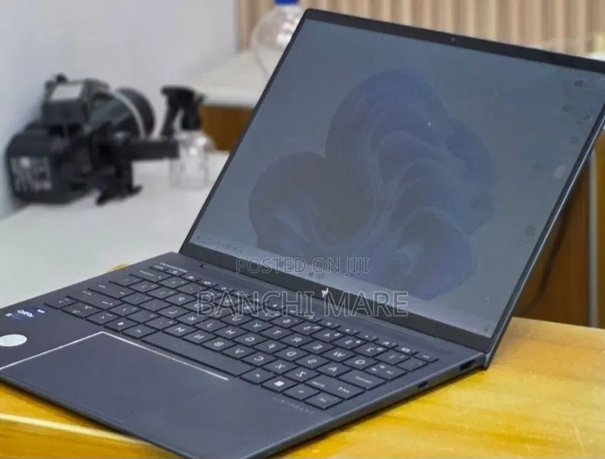 New Laptop HP Dragonfly G3 16GB Intel Core i7 SSD 512GB