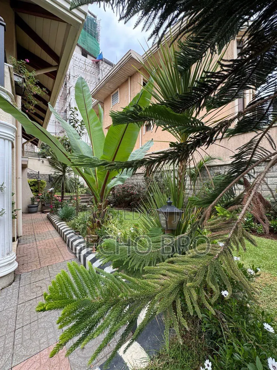 Furnished 8bdrm House in Bole for sale