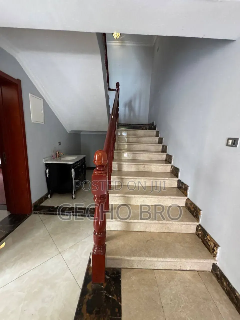 Furnished 8bdrm House in Bole for sale