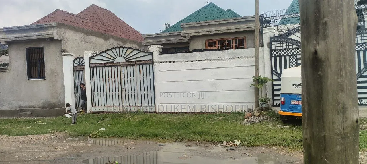 10bdrm Villa in Dukem Bishoftu, Oromia-Finfinne for sale