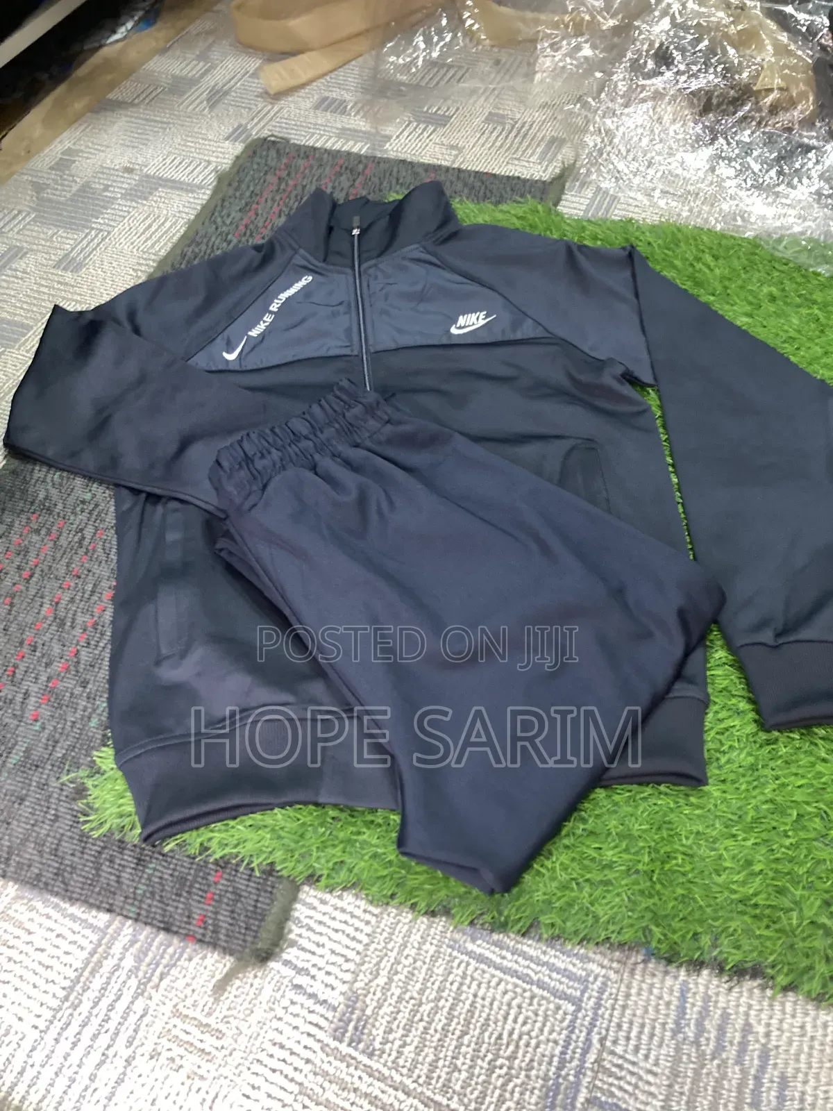 Nike የወንዶች ቄንጠኛ ትራክሱት ስብስብ