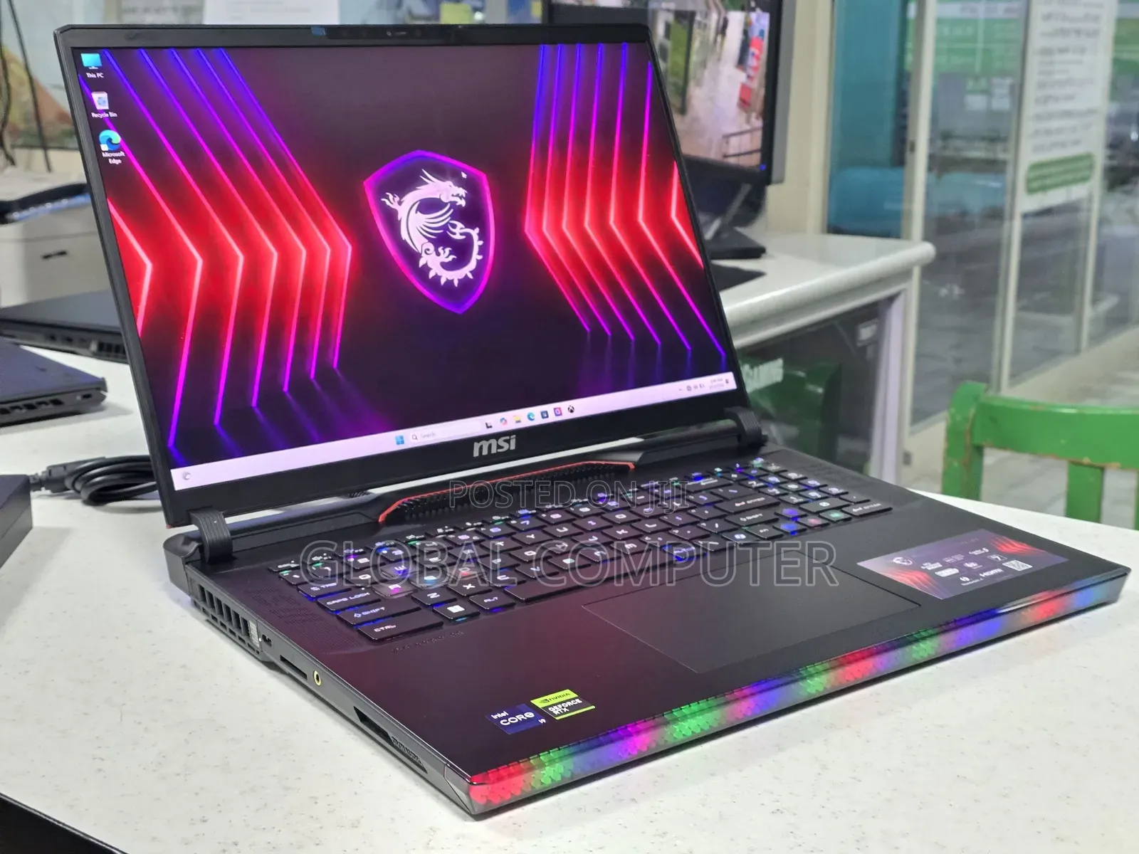 New Laptop MSI Raider GE78HX 32GB Intel Core i9 SSD 1T