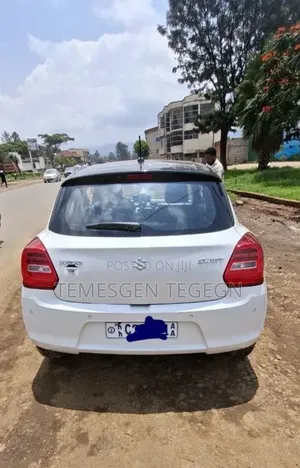 Suzuki Swift 2022 White