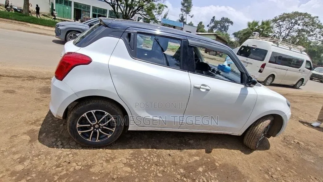 Suzuki Swift 2022 White
