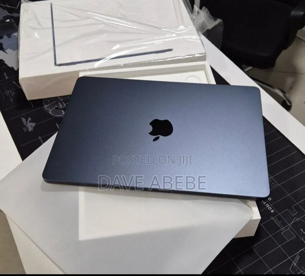 New Laptop Apple MacBook Air 2022 M2 8GB Apple M2 SSD 256GB