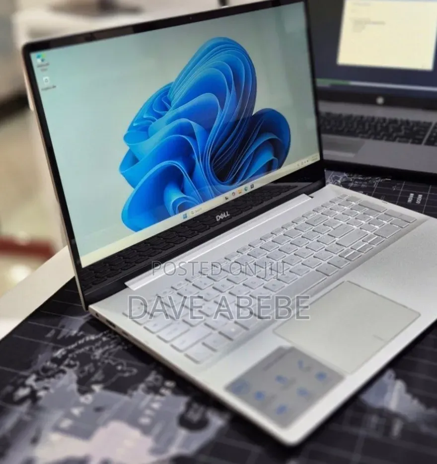 New Laptop Dell Inspiron 15 8GB Intel Core i5 SSD 256GB