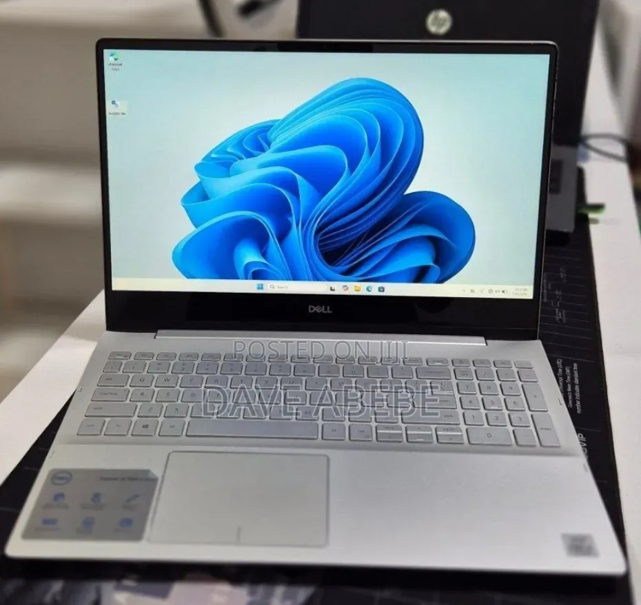 New Laptop Dell Inspiron 15 8GB Intel Core i5 SSD 256GB