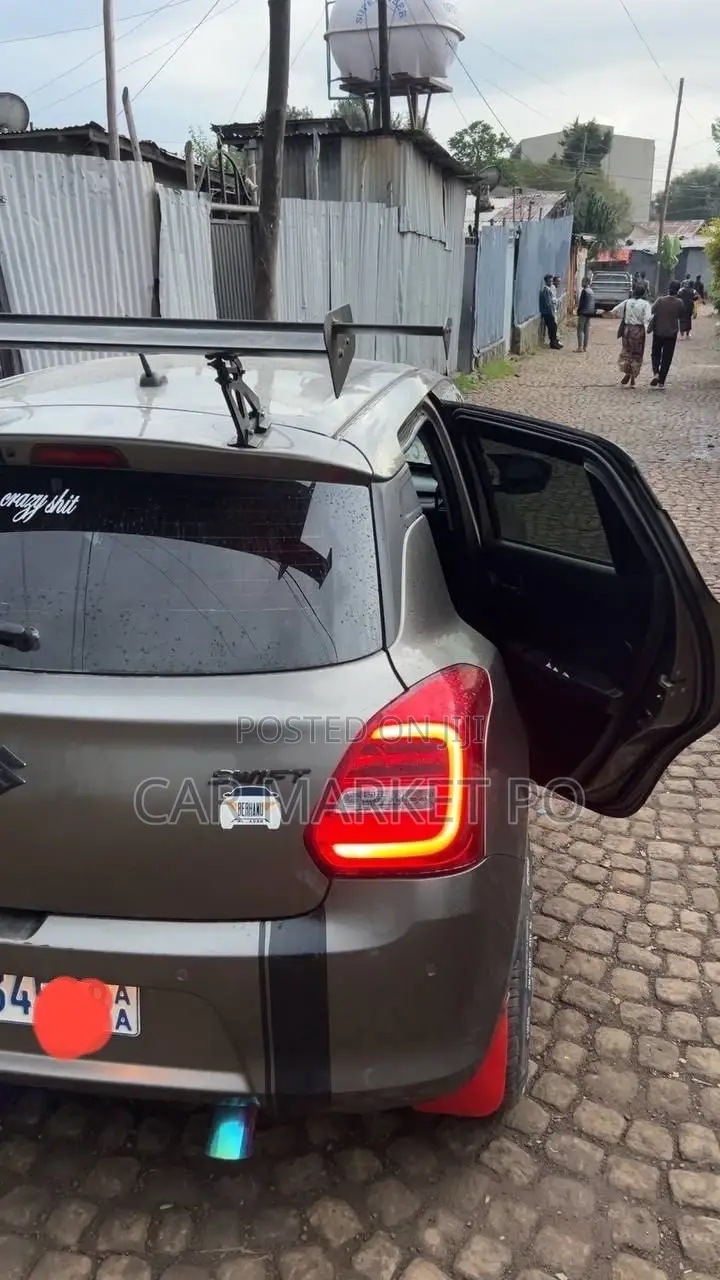 Suzuki Swift 2022 Gray