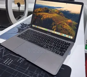 New Laptop Apple MacBook 2019 8GB Intel Core i5 SSD 128GB