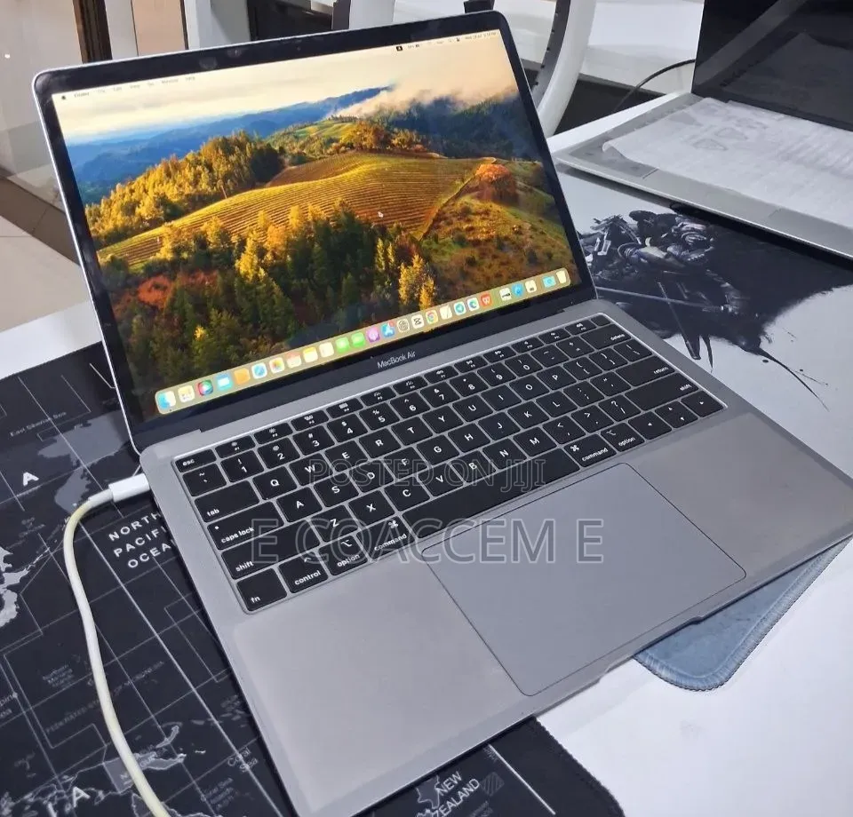 New Laptop Apple MacBook 2019 8GB Intel Core i5 SSD 128GB