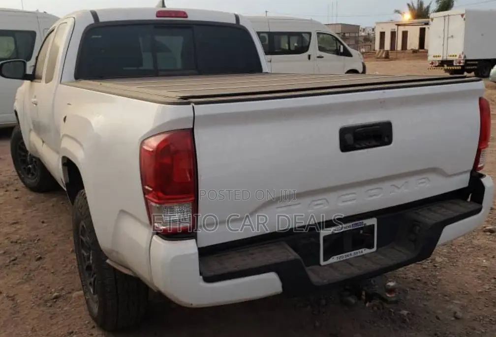 Toyota Tacoma 2015 White
