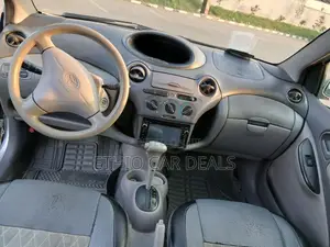 Toyota Platz 2001 Silver