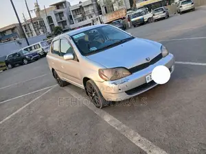 Toyota Platz 2001 Silver