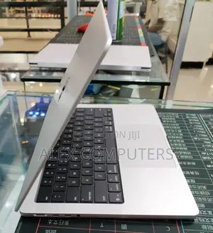 New Laptop Apple MacBook 16GB Apple M5 SSD 512GB