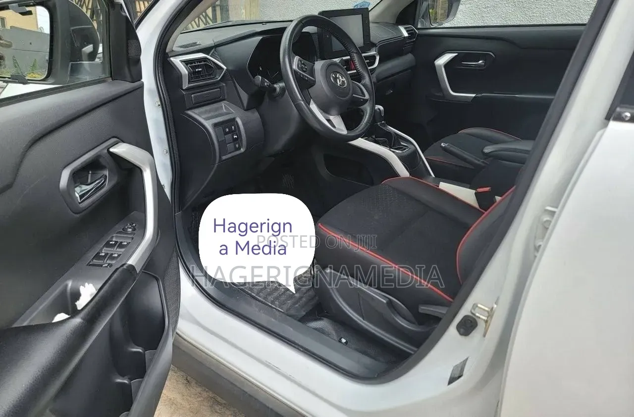 Suzuki Swift 2022 Gray