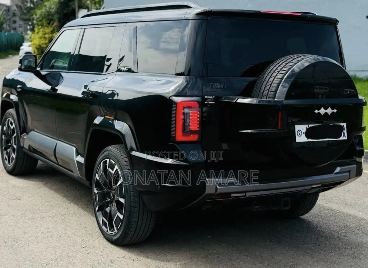 BYD Leopard 8 2.0 Hybrid AWD 2025
