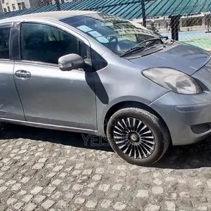 Toyota Yaris 2010 Silver