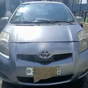 Toyota Yaris 2010 Silver