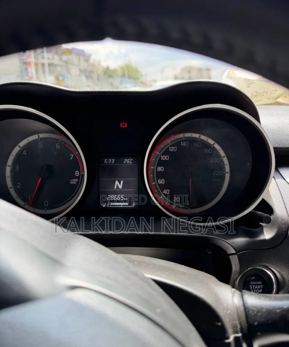 Suzuki Swift 2022 White