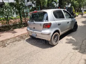 Toyota Vitz 2004 Silver