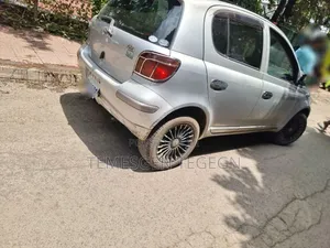 Toyota Vitz 2004 Silver