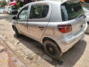 Toyota Vitz 2004 Silver