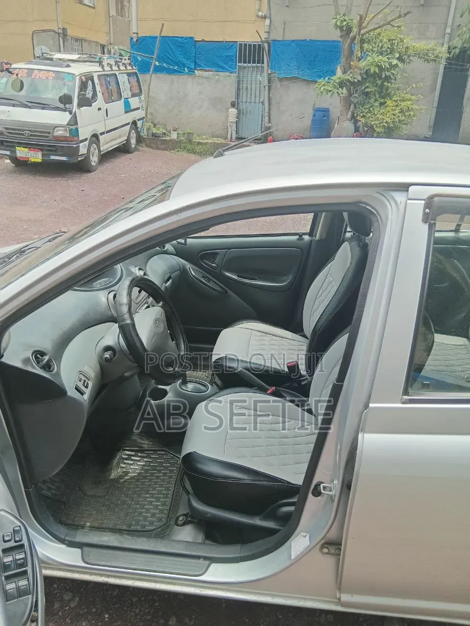Toyota Vitz 2001 Silver
