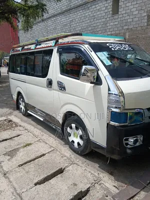Toyota HiAce 2005 White