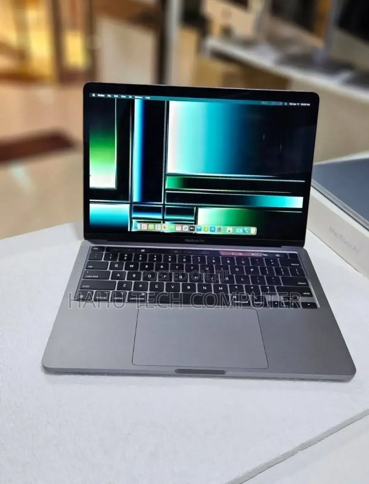 New Laptop Apple MacBook Pro 2022 M2 8GB Apple M2 SSD 256GB