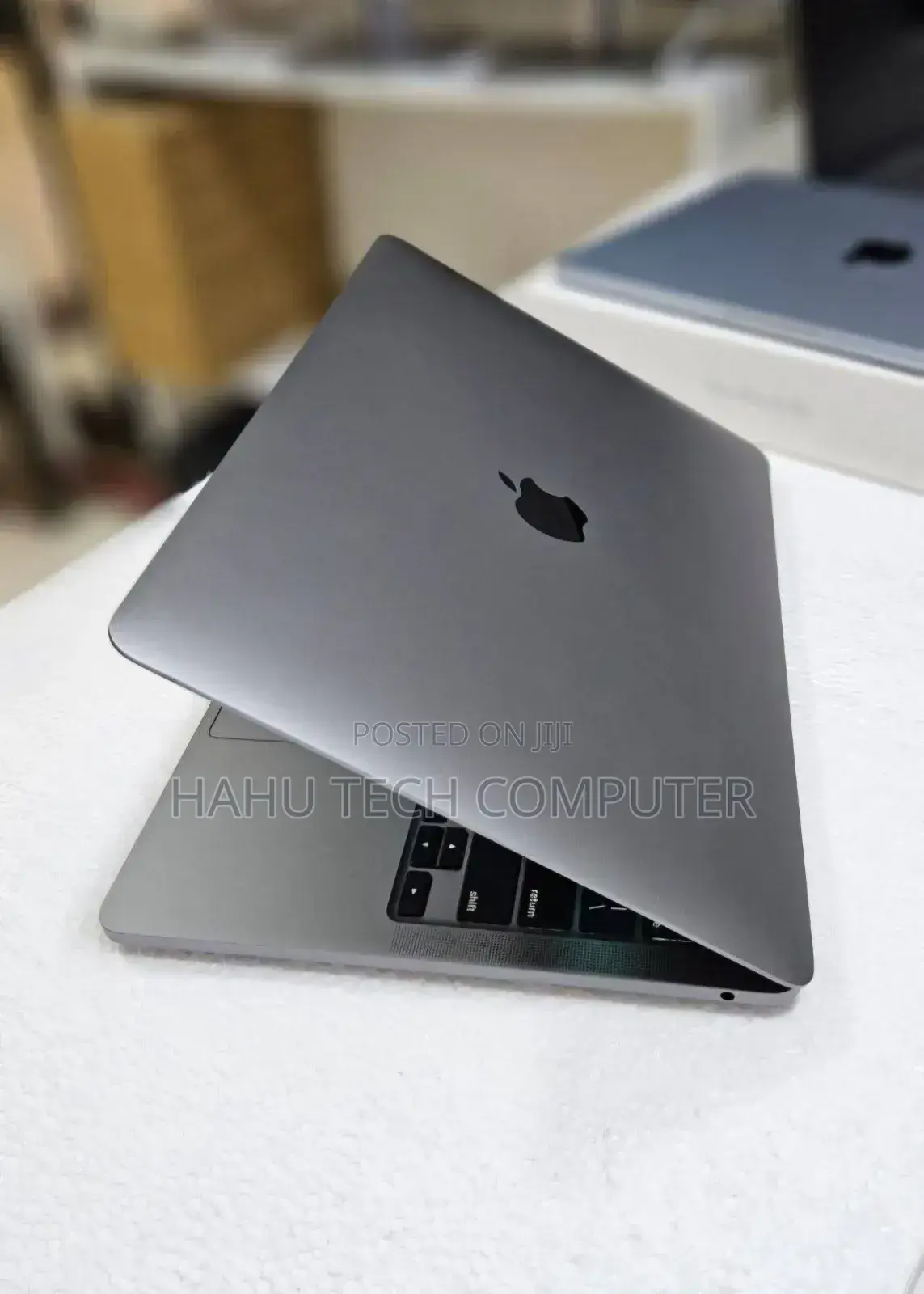 New Laptop Apple MacBook Pro 2022 M2 8GB Apple M2 SSD 256GB
