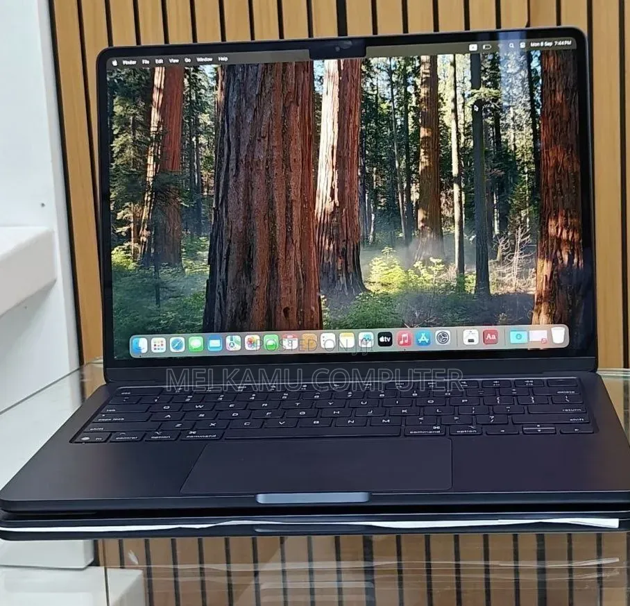 New Laptop Apple MacBook Air 2025 M4 16GB Apple M4 SSD 256GB