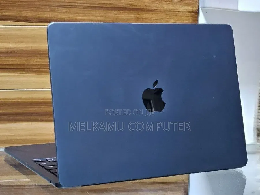 New Laptop Apple MacBook Air 2025 M4 16GB Apple M4 SSD 256GB
