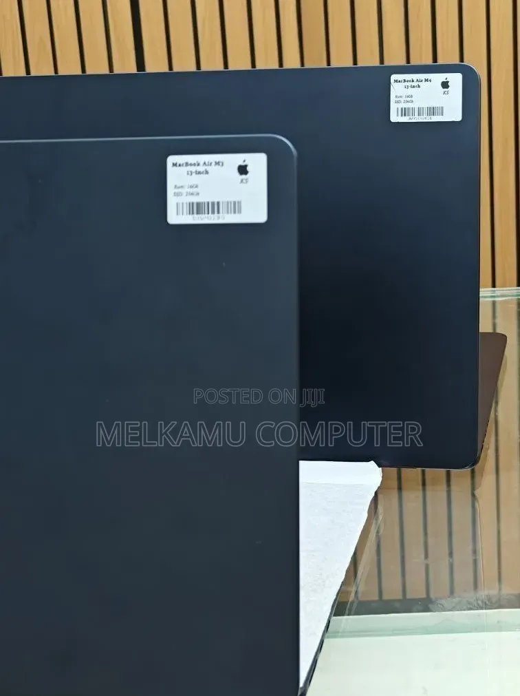 New Laptop Apple MacBook Air 2025 M4 16GB Apple M4 SSD 256GB