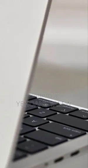 New Laptop Apple MacBook Air 2025 M4 16GB Apple M4 SSD 256GB