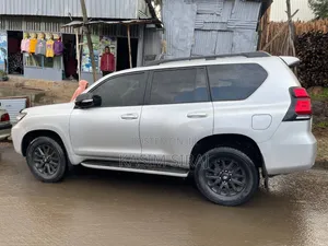 Toyota Land Cruiser Prado 2022 Silver