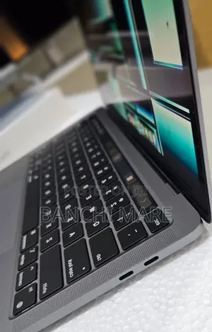 New Laptop Apple MacBook Pro 2022 M2 8GB Apple M2 SSD 256GB