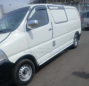 Toyota HiAce 2010 White