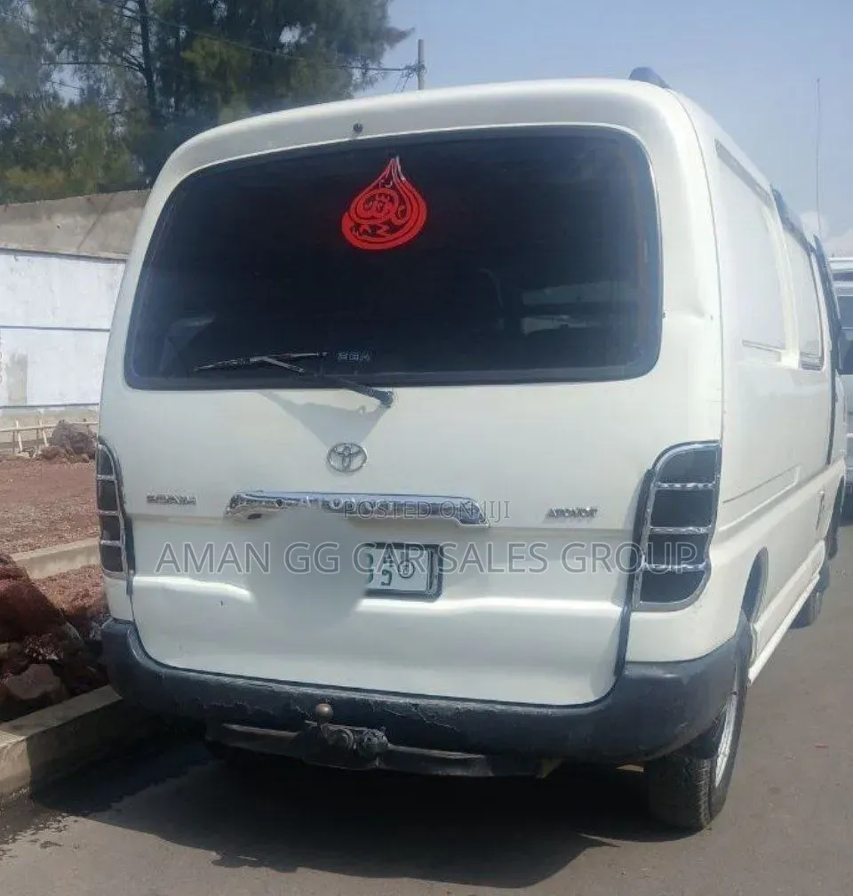 Toyota HiAce 2010 White