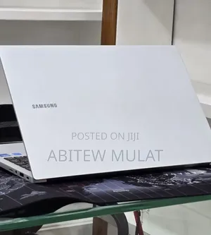 New Laptop Samsung Galaxy Book4 16GB Intel Core 7 SSD 512GB