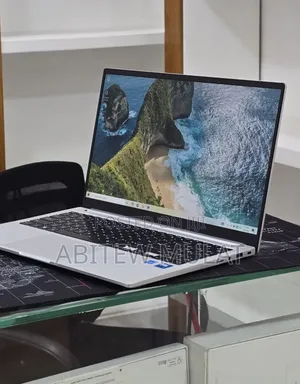 New Laptop Samsung Galaxy Book4 16GB Intel Core 7 SSD 512GB